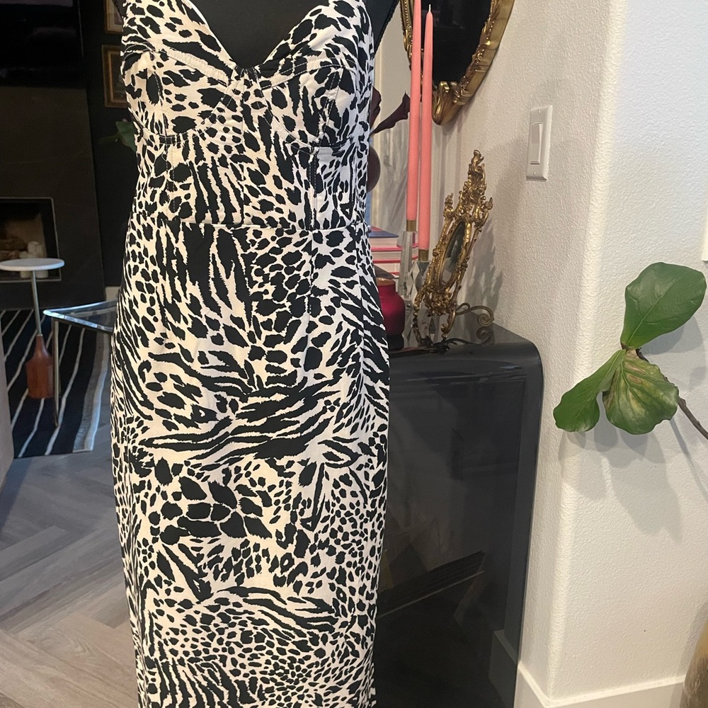 Chic Black and White Sleeveless Sheath Dress for Night Out
